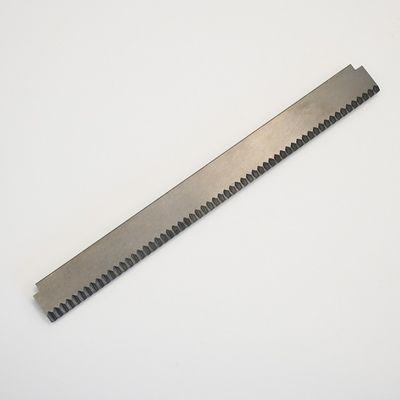 Lame de couteau dentelée pour machines d'emballage personnalisée diverses outils de coupe industriels en carbure de tungstène fritté non standard