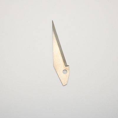 Lame industrielle de coupe de film en tissu en alliage de carbure de tungstène cémenté triangulaire personnalisé avec positionnement à trou unique