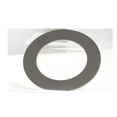 Coupe à l'aide de couteaux ronds de métal en alliage de carbure de tungstène sur mesure