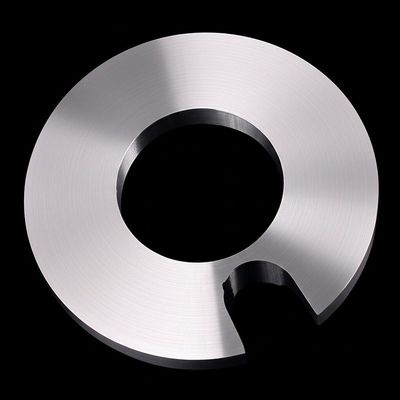Couteau de refente circulaire avec rainure de positionnement pour la refente des pièces polaires de batteries - Lames industrielles pour l'industrie des batteries