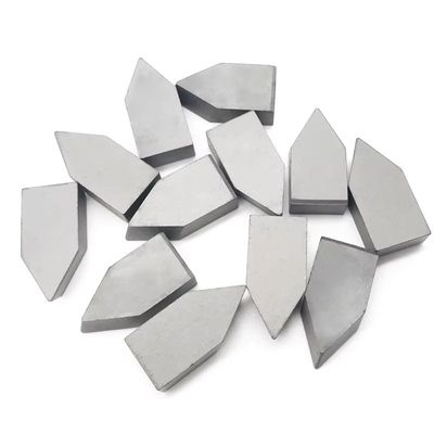Conseils brasés en carbure de tungstène à haute résistance à l'usure sur mesure avec alliage YG6 YG6X YG8 pour la fabrication d'outils