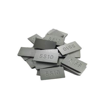 Pointes brasées en carbure de tungstène allié YG8 personnalisées, avec une densité de 14,75 g/cm³ , une dureté de 90,0 HRA et une résistance à la rupture (TRS) de 3200 MPa