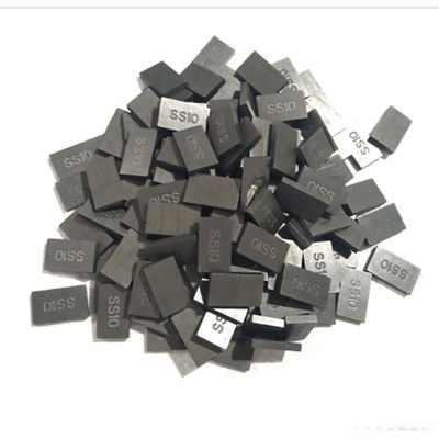 Pointes brasées en carbure de tungstène allié YG8 personnalisées, avec une densité de 14,75 g/cm³ , une dureté de 90,0 HRA et une résistance à la rupture (TRS) de 3200 MPa